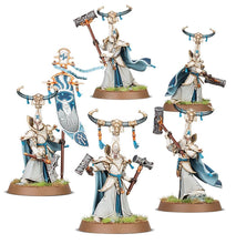 Load image into Gallery viewer, Warhammer Age of Sigmar: Lumineth Realm-Lords - Alarith Stoneguard