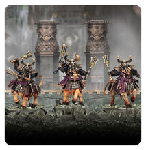 Load image into Gallery viewer, Warhammer Age of Sigmar - Helsmiths of Hashut Bull Centaurs/Annointed Sentinels