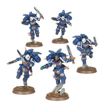 Load image into Gallery viewer, Warhammer 40k: Space Marines- Vanguard Veteran Squad with Jump Packs