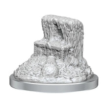 Load image into Gallery viewer, D&amp;D Nolzur's Marvelous Unpainted Miniatures: White Dragon Wyrmling
